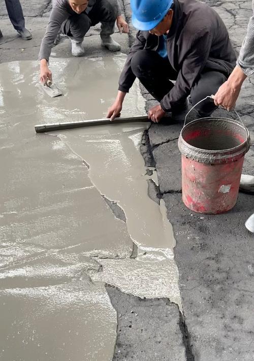 解决水泥地面起砂问题的有效方法（保护地面平整）